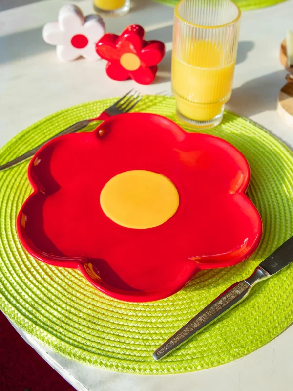 Daisy Plate in Red - Image 2